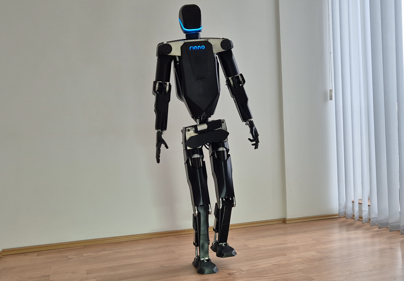 RINNO humanoidni robot hoda